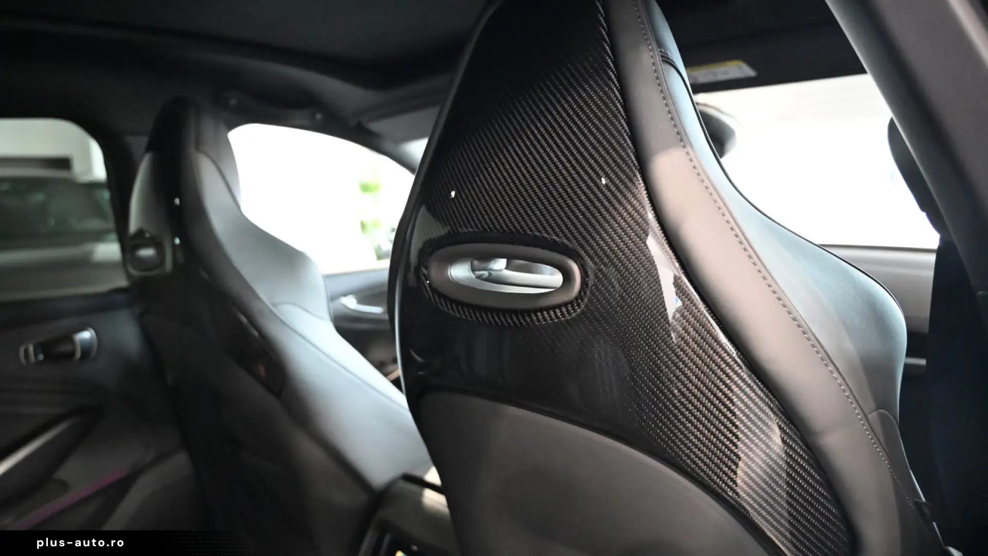 Aston Martin DBX 707 Malachite Green Carbon