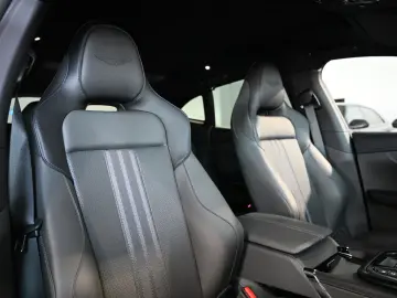 Aston Martin DBX 707 Malachite Green Carbon