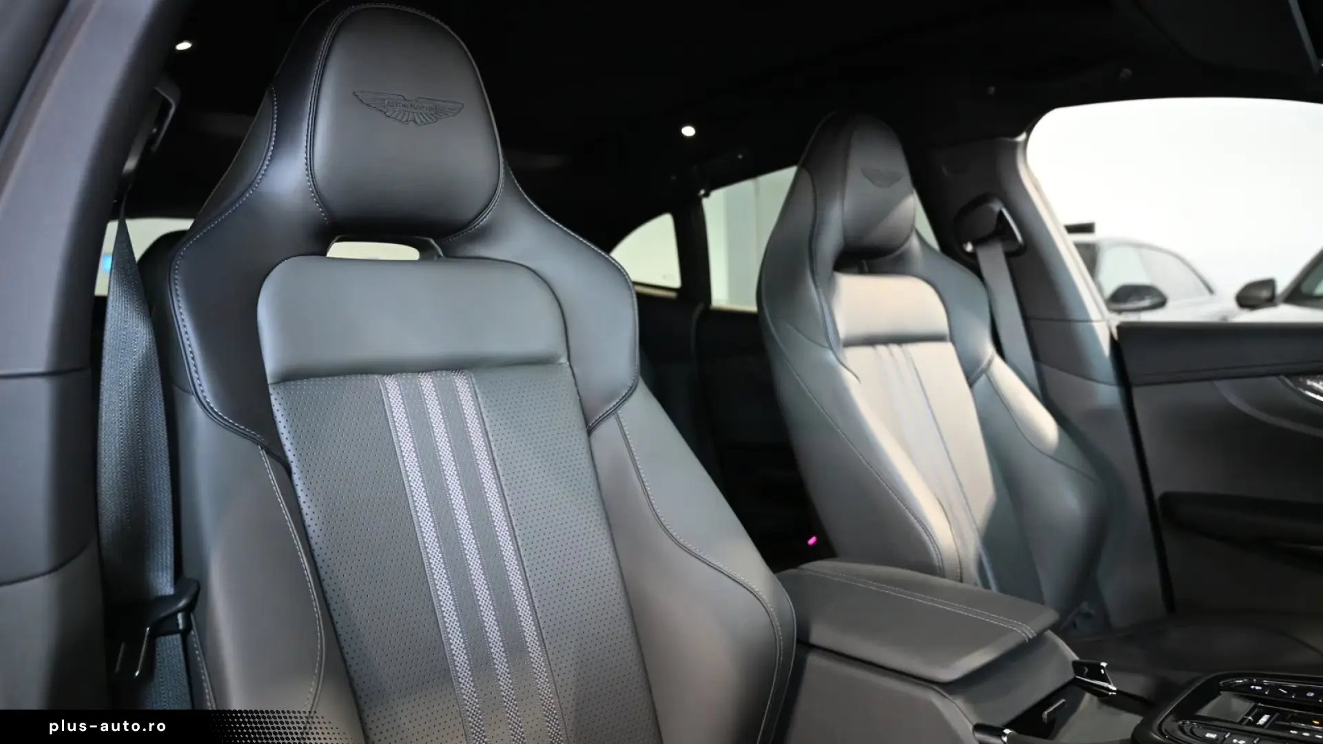 Aston Martin DBX 707 Malachite Green Carbon