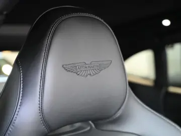 Aston Martin DBX 707 Malachite Green Carbon