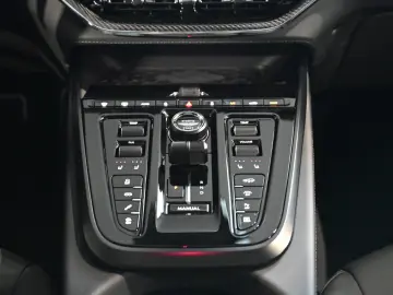 Aston Martin DBX 707 Malachite Green Carbon