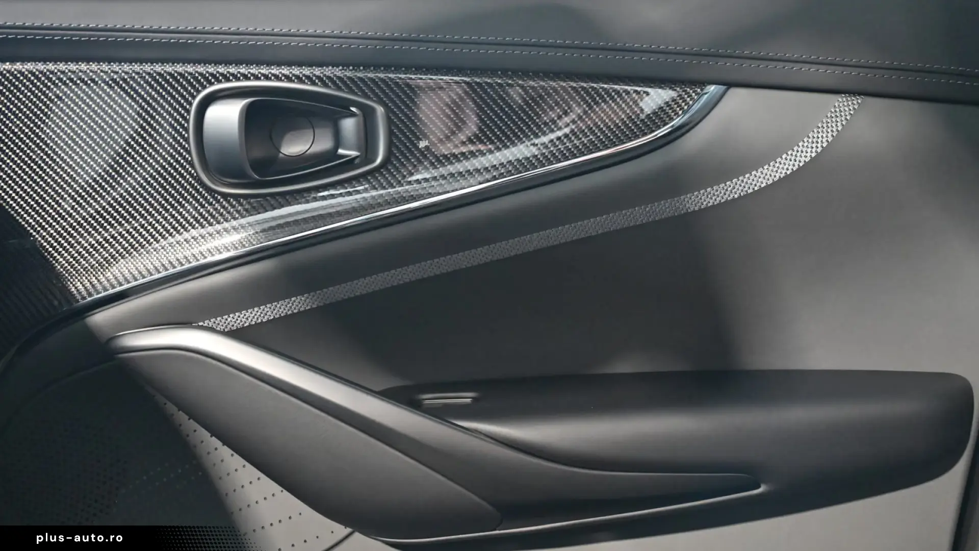 Aston Martin DBX 707 Malachite Green Carbon