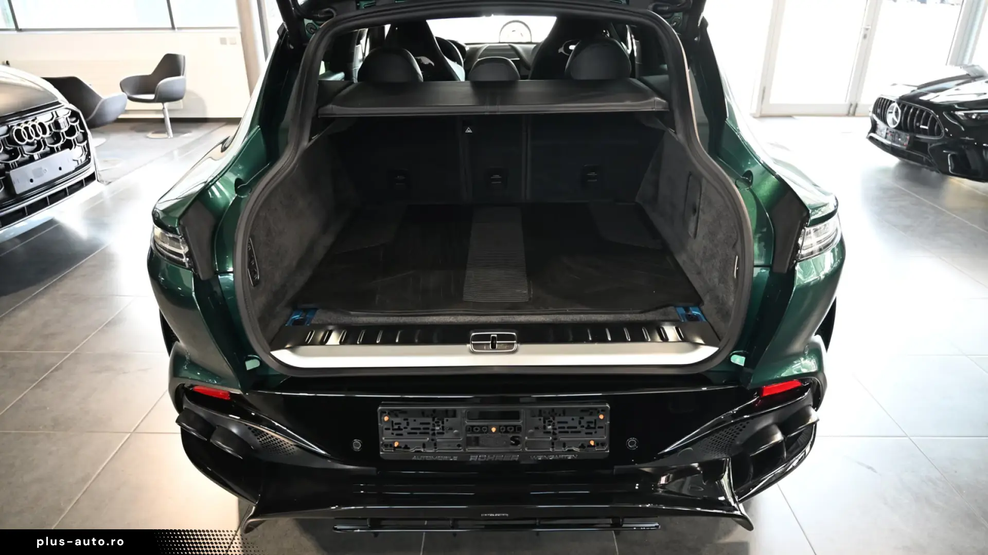 Aston Martin DBX 707 Malachite Green Carbon