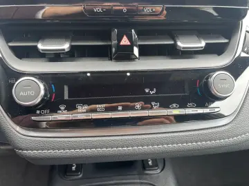 TOYOTA Corolla 1.8 Hybrid Business Edition  ACC SHZ CAM