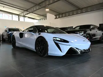 McLaren Artura MSO Ceramic Grey Technology Pack Lift