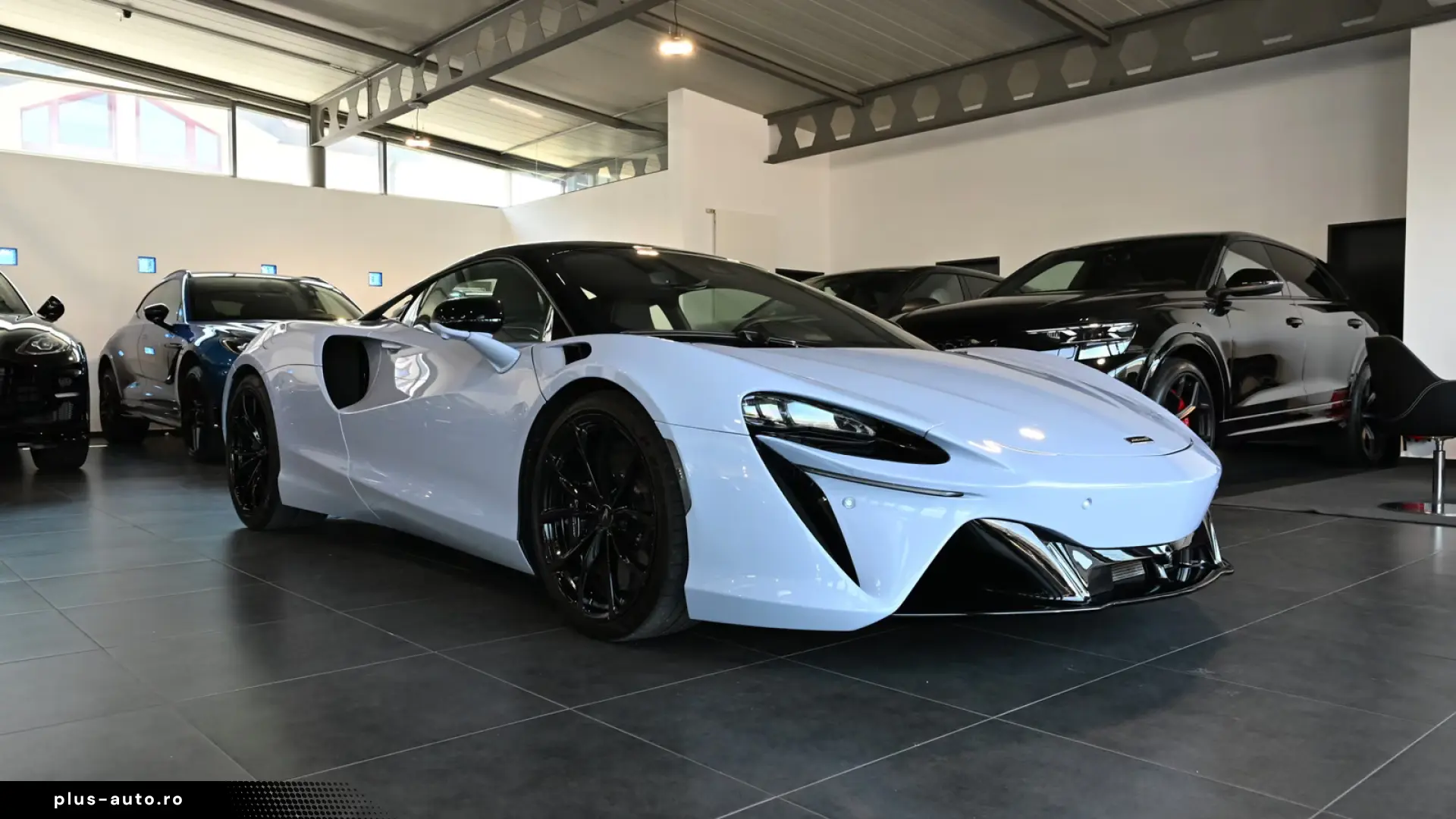 McLaren Artura MSO Ceramic Grey Technology Pack Lift
