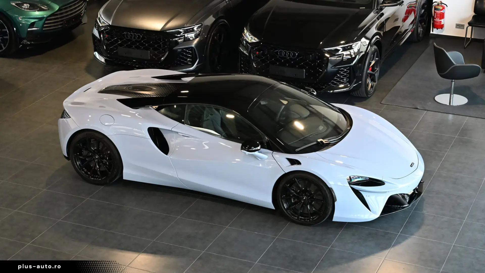 McLaren Artura MSO Ceramic Grey Technology Pack Lift