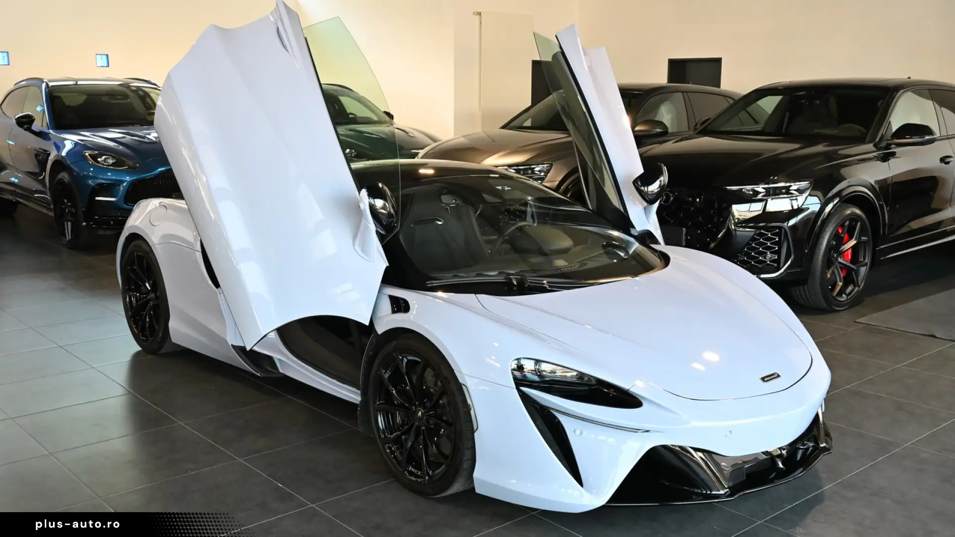 McLaren Artura MSO Ceramic Grey Technology Pack Lift
