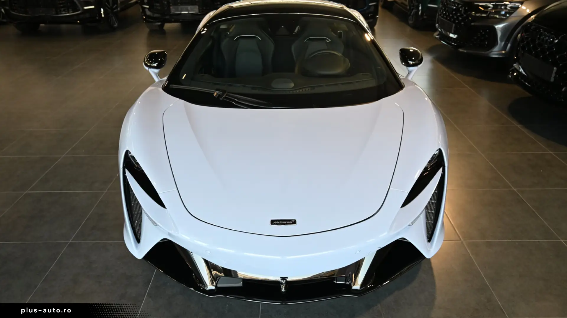 McLaren Artura MSO Ceramic Grey Technology Pack Lift