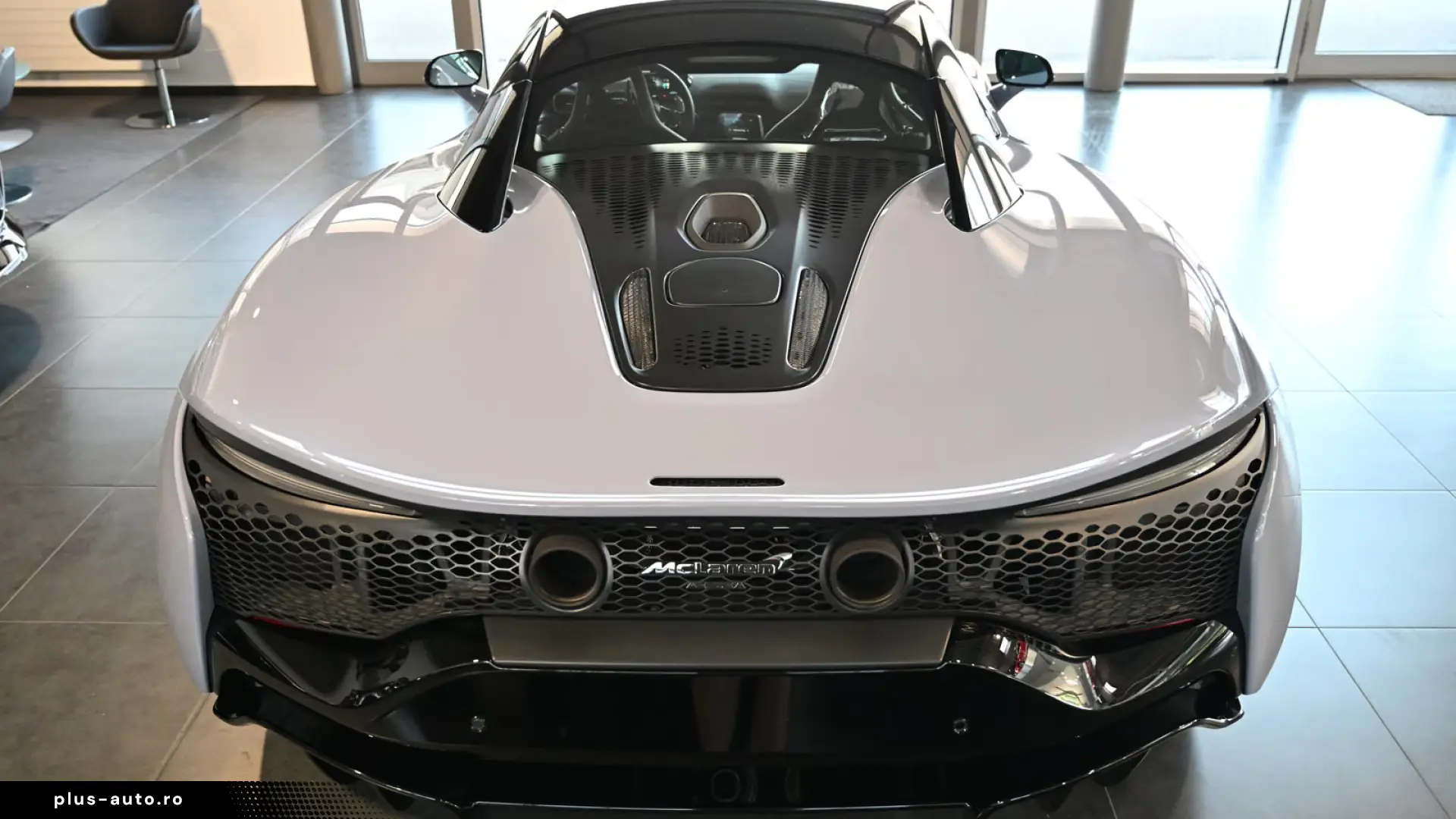 McLaren Artura MSO Ceramic Grey Technology Pack Lift