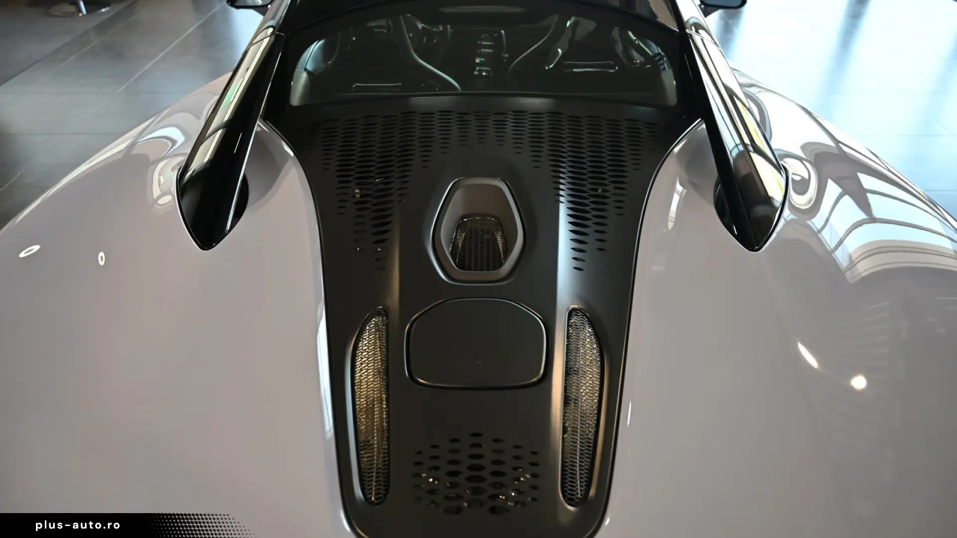McLaren Artura MSO Ceramic Grey Technology Pack Lift