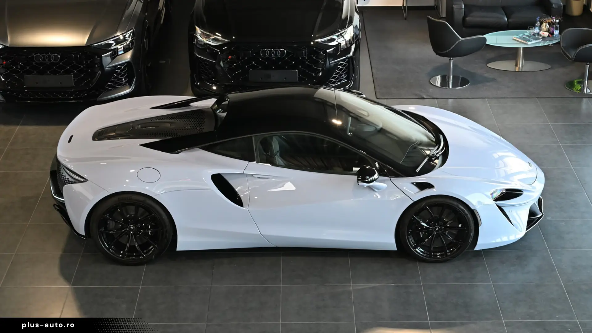 McLaren Artura MSO Ceramic Grey Technology Pack Lift