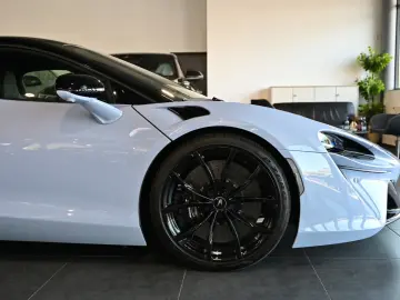 McLaren Artura MSO Ceramic Grey Technology Pack Lift