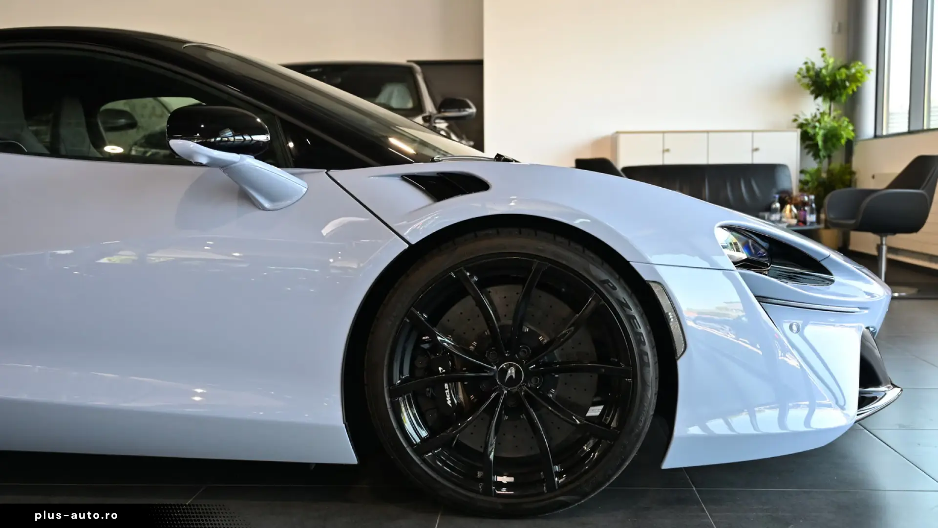 McLaren Artura MSO Ceramic Grey Technology Pack Lift