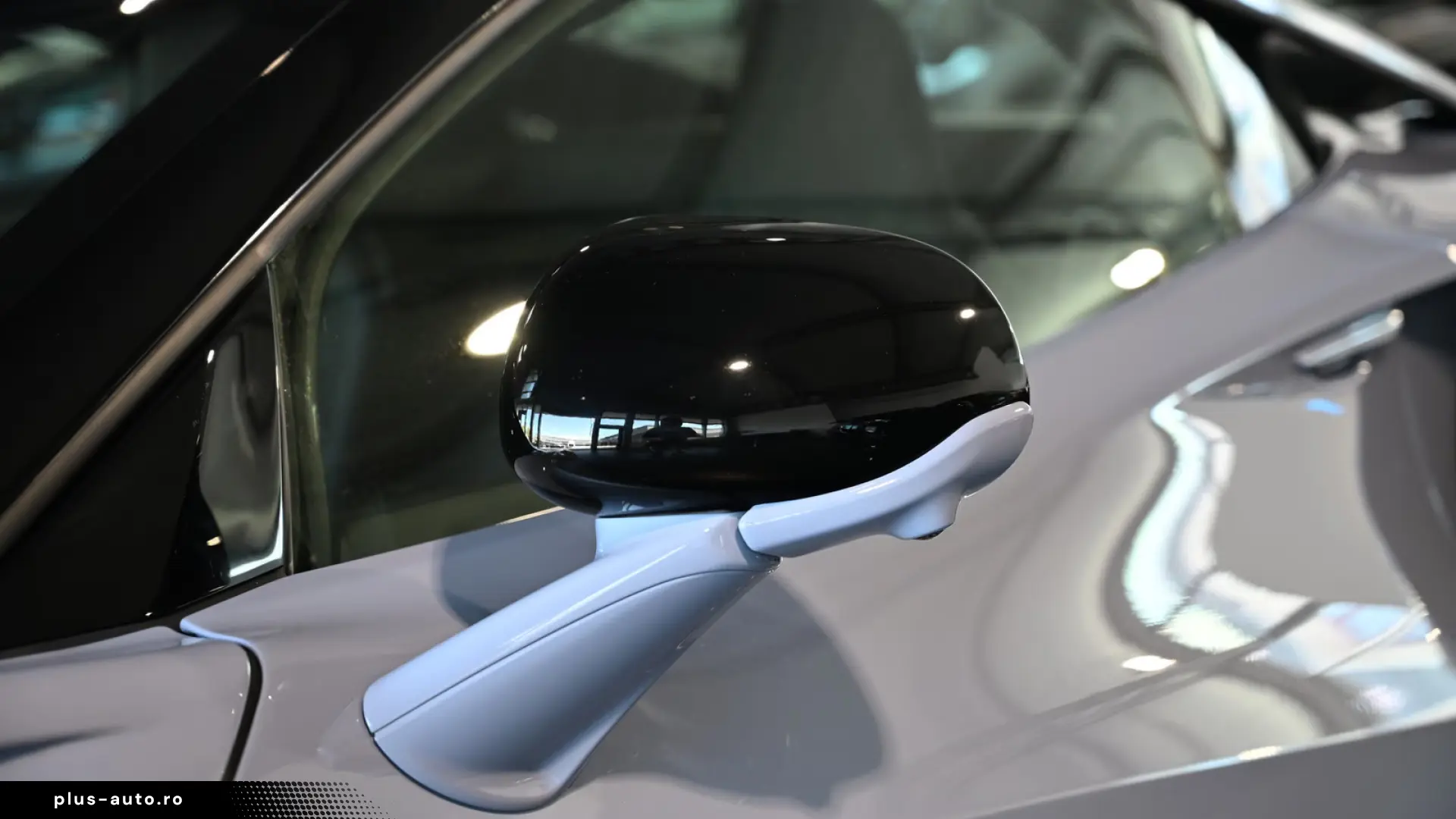McLaren Artura MSO Ceramic Grey Technology Pack Lift