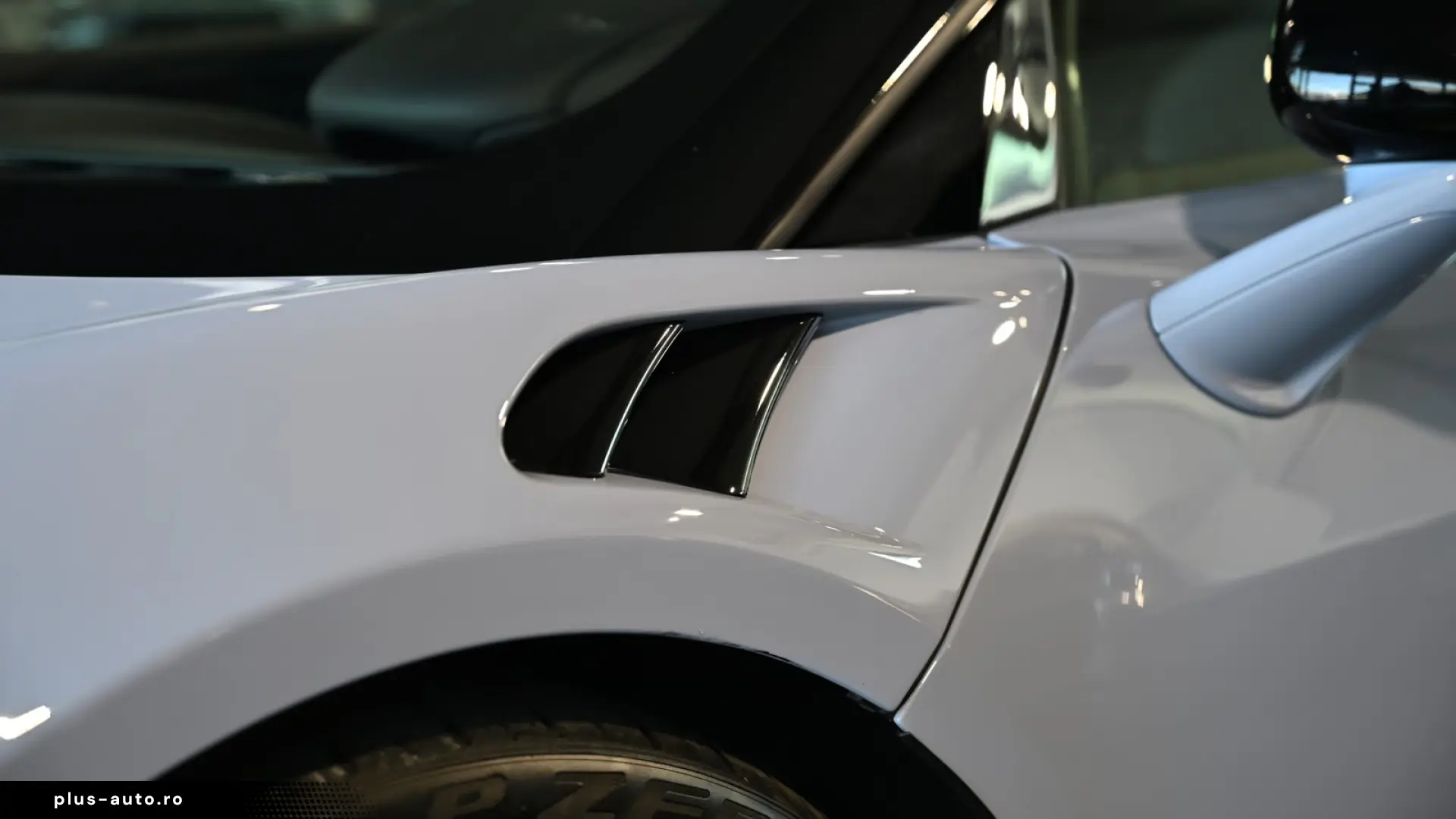 McLaren Artura MSO Ceramic Grey Technology Pack Lift