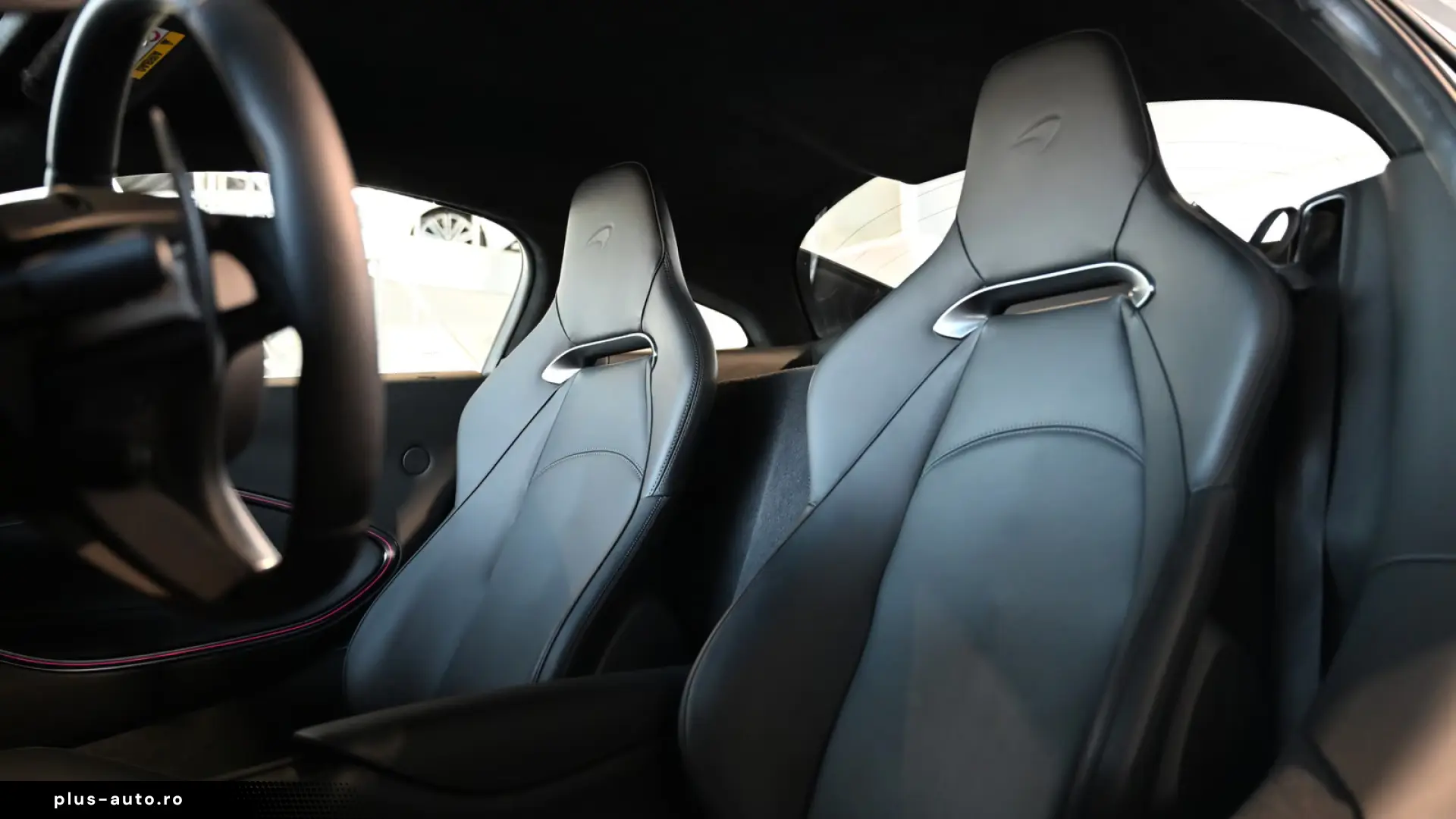 McLaren Artura MSO Ceramic Grey Technology Pack Lift