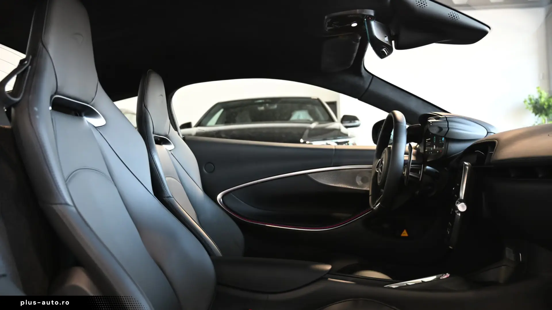 McLaren Artura MSO Ceramic Grey Technology Pack Lift