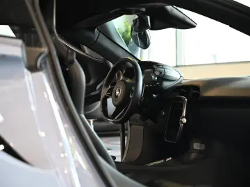 McLaren Artura MSO Ceramic Grey Technology Pack Lift