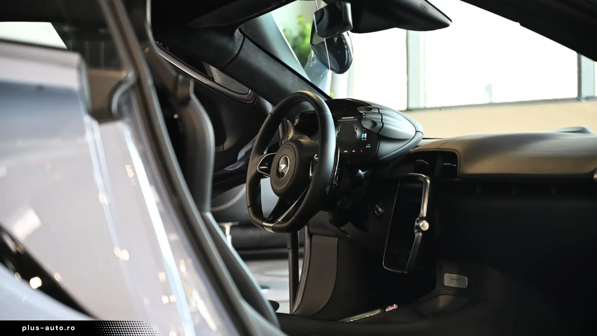 McLaren Artura MSO Ceramic Grey Technology Pack Lift
