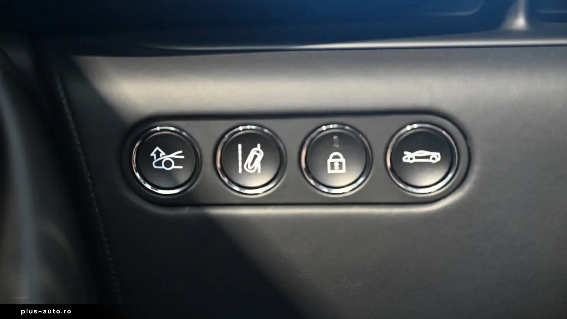 McLaren Artura MSO Ceramic Grey Technology Pack Lift