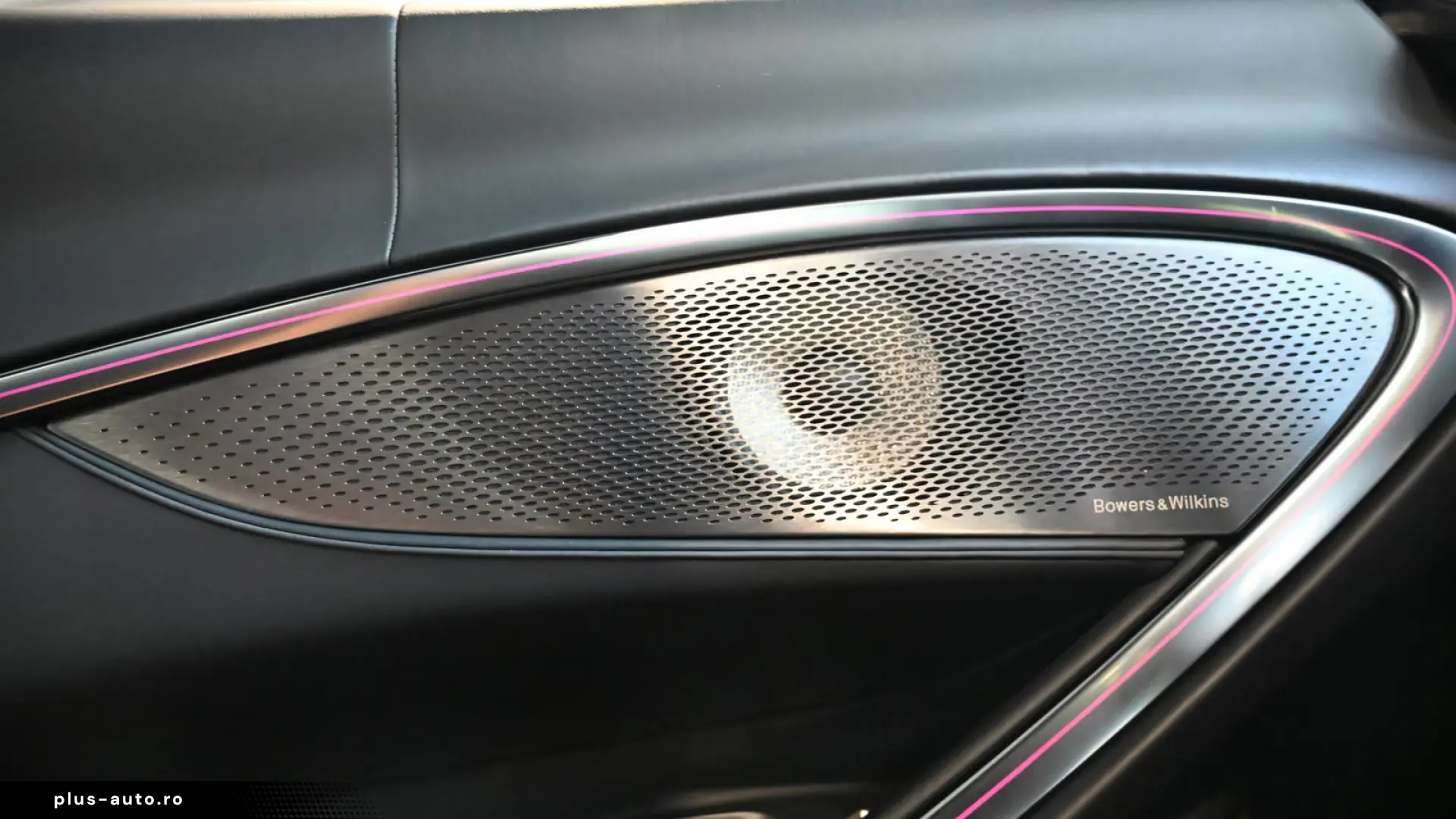 McLaren Artura MSO Ceramic Grey Technology Pack Lift