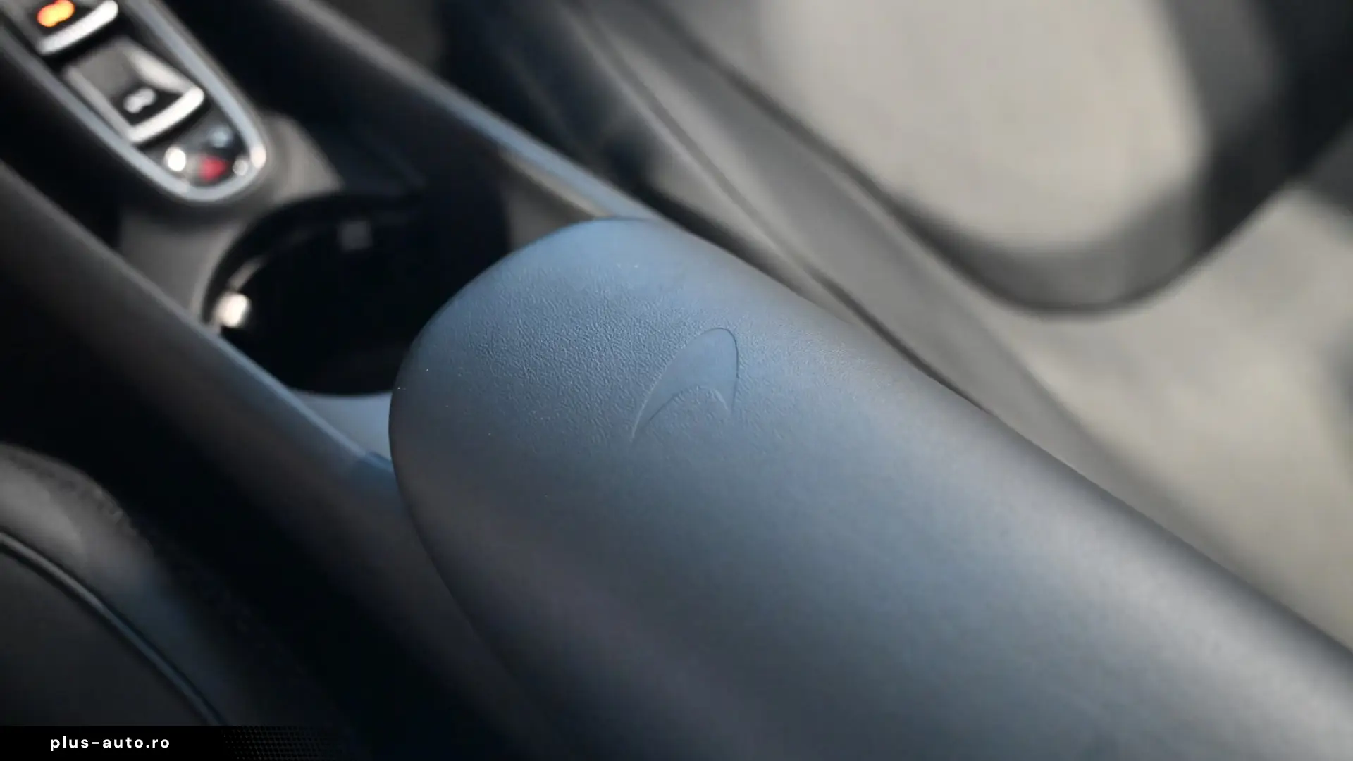 McLaren Artura MSO Ceramic Grey Technology Pack Lift