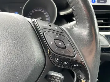 TOYOTA C-HR 2.0 Hybrid Team D  RCam PDC SHZ LED ACC