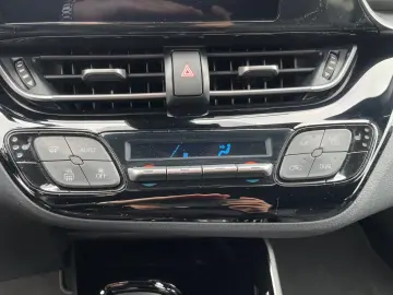 TOYOTA C-HR 2.0 Hybrid Team D  RCam PDC SHZ LED ACC