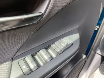 TOYOTA C-HR 1.8 Hybrid Team D  Technik-Paket Kamera SHZ