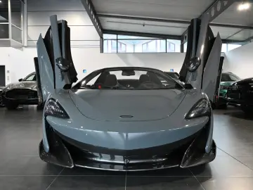 McLaren 600LT Spider MSO Clubsport Senna Seats Lift