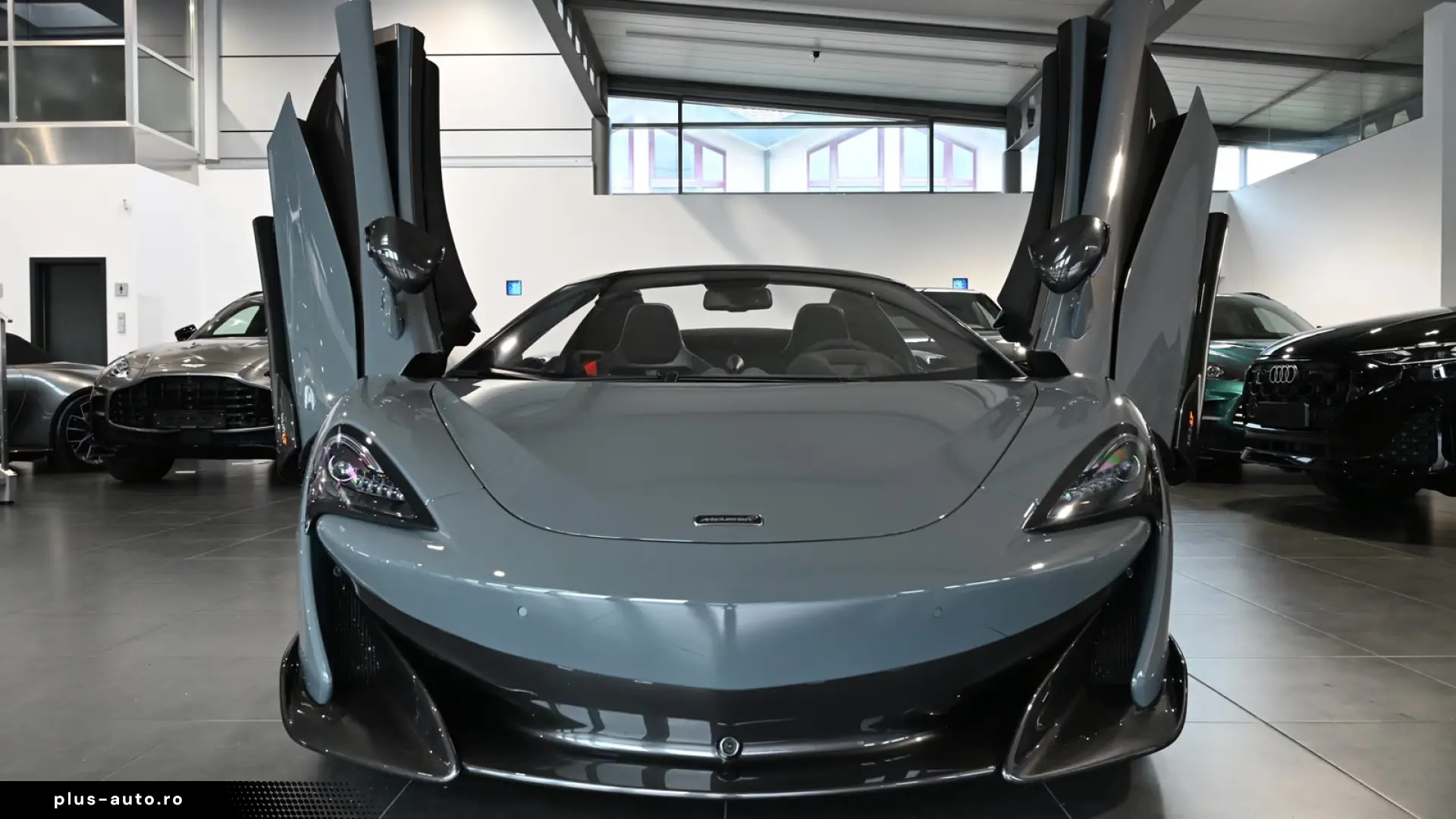 McLaren 600LT Spider MSO Clubsport Senna Seats Lift