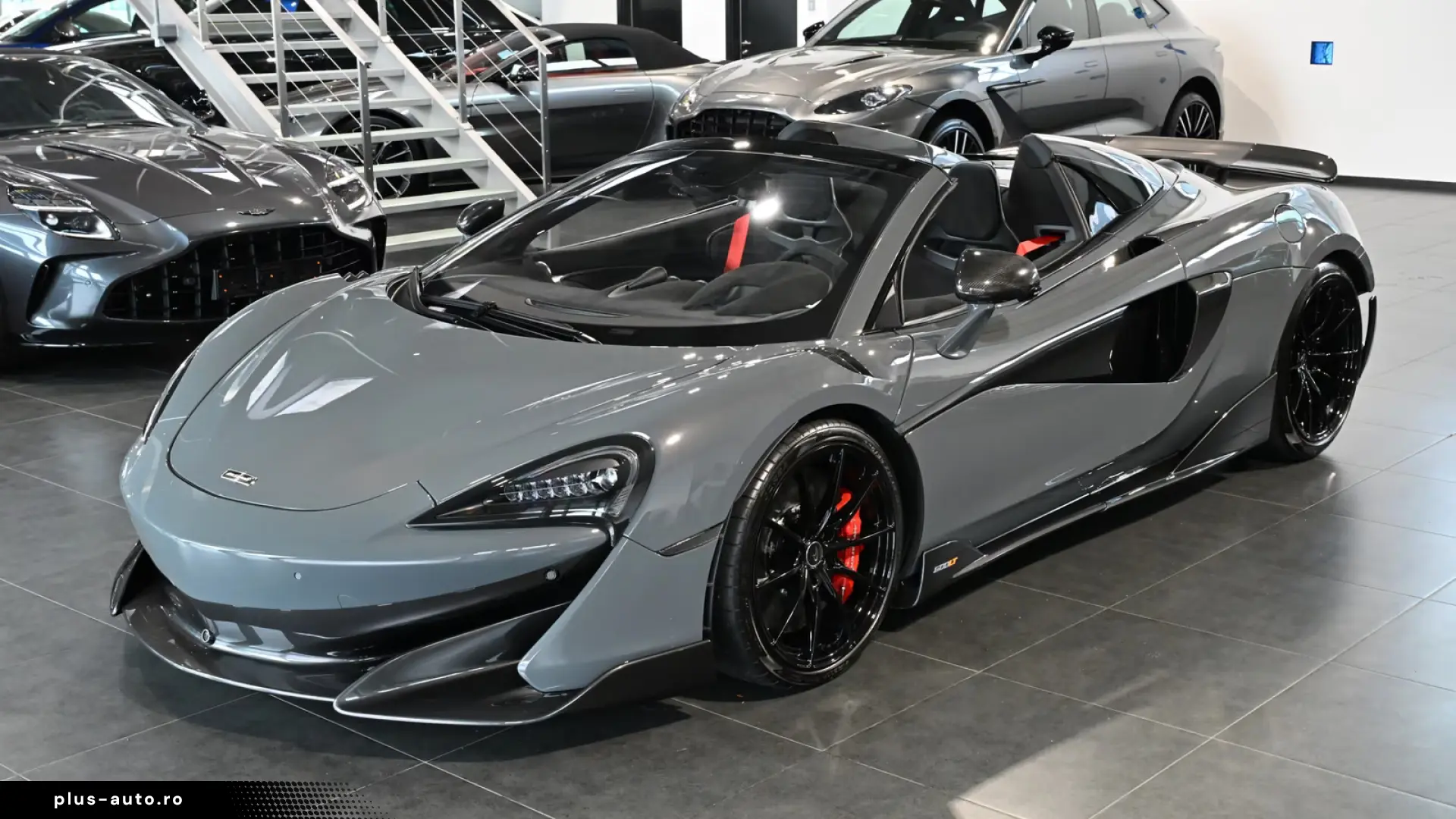 McLaren 600LT Spider MSO Clubsport Senna Seats Lift