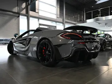McLaren 600LT Spider MSO Clubsport Senna Seats Lift