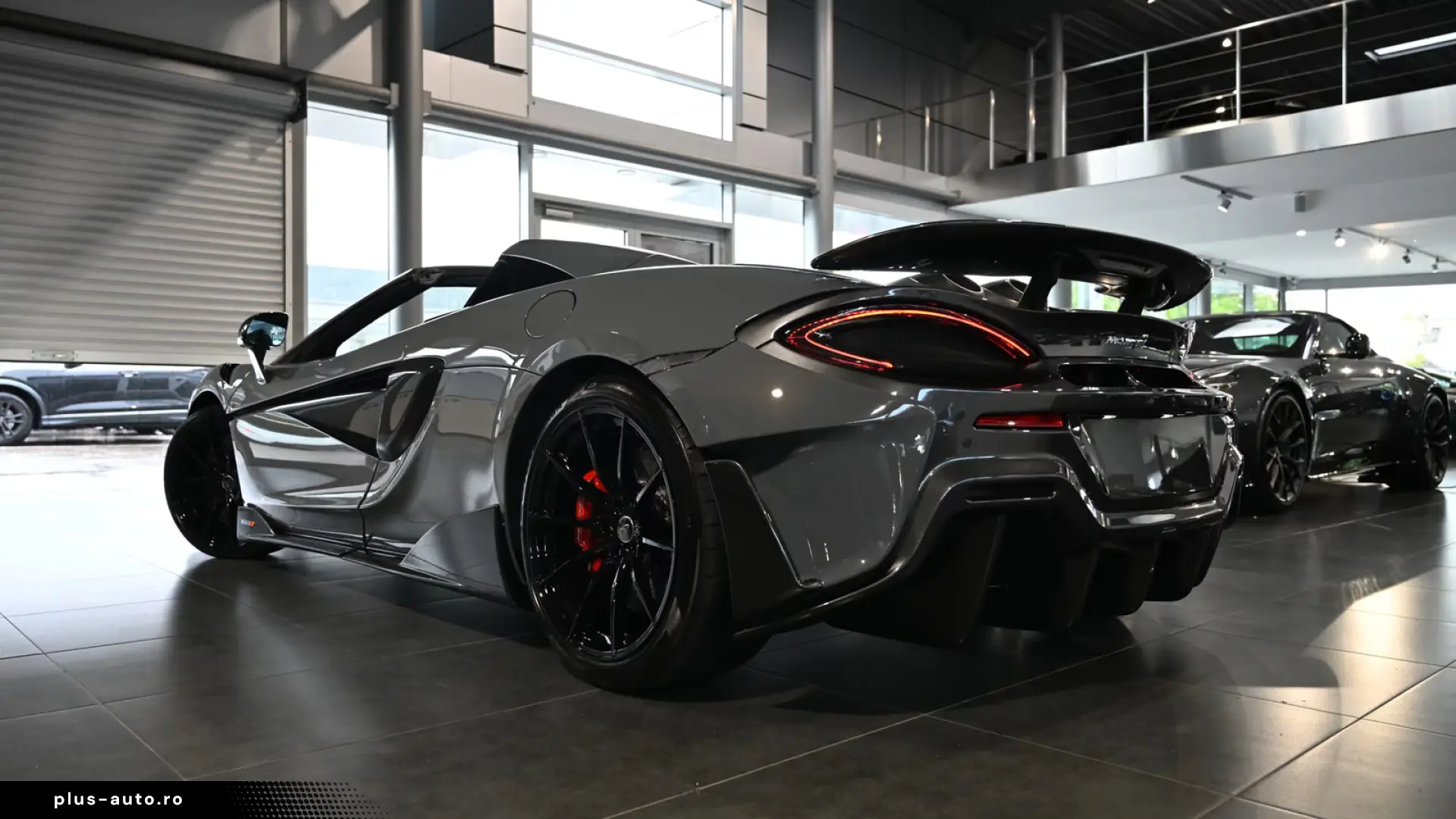 McLaren 600LT Spider MSO Clubsport Senna Seats Lift