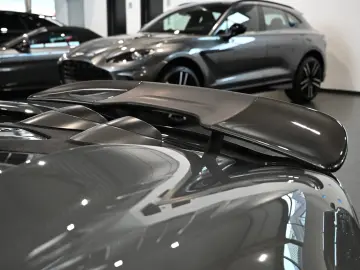 McLaren 600LT Spider MSO Clubsport Senna Seats Lift