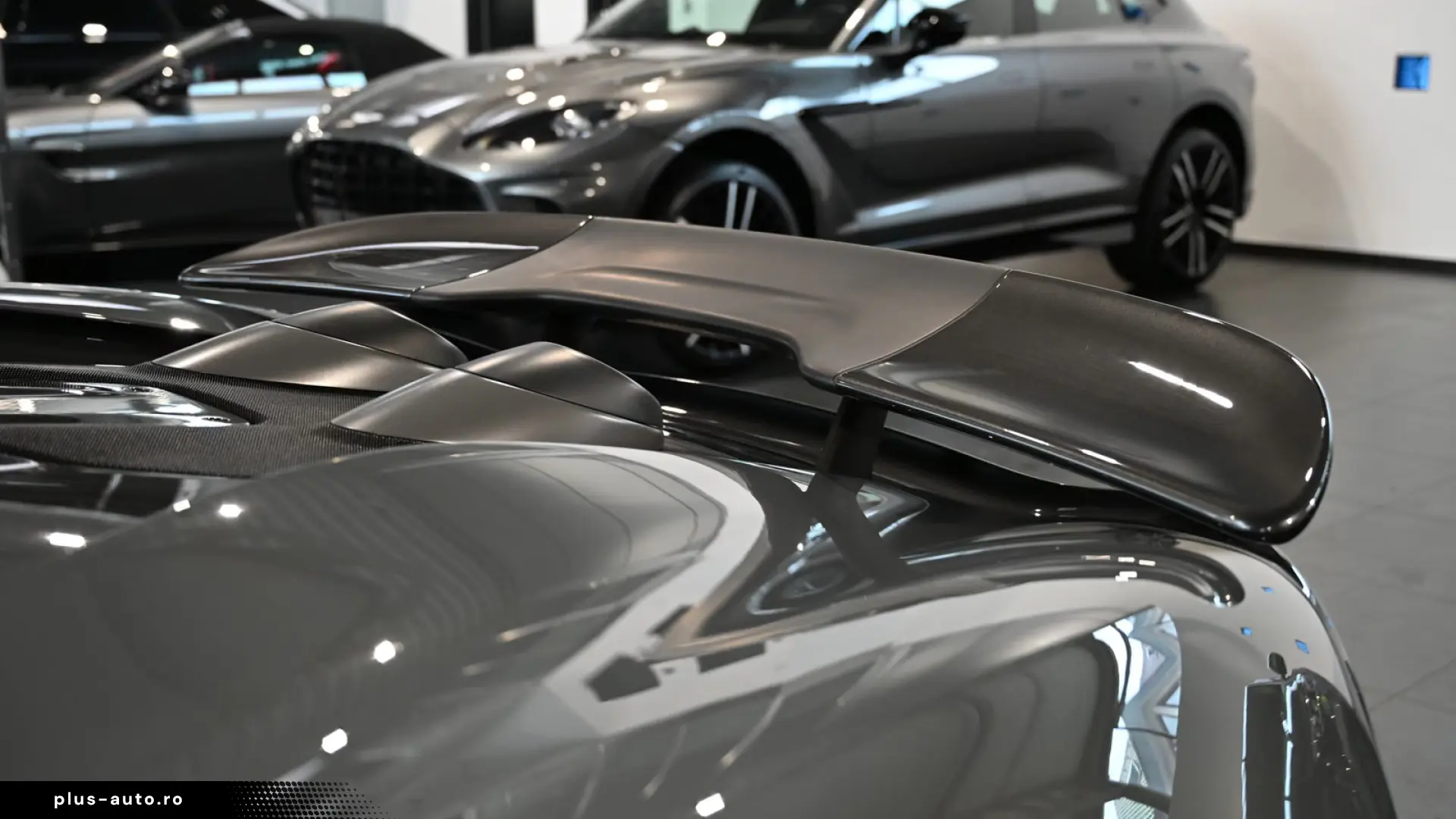 McLaren 600LT Spider MSO Clubsport Senna Seats Lift