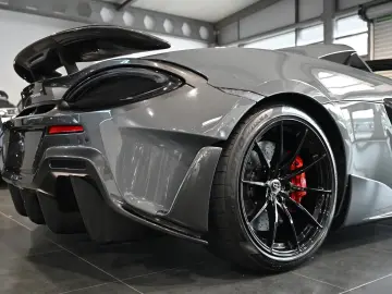 McLaren 600LT Spider MSO Clubsport Senna Seats Lift