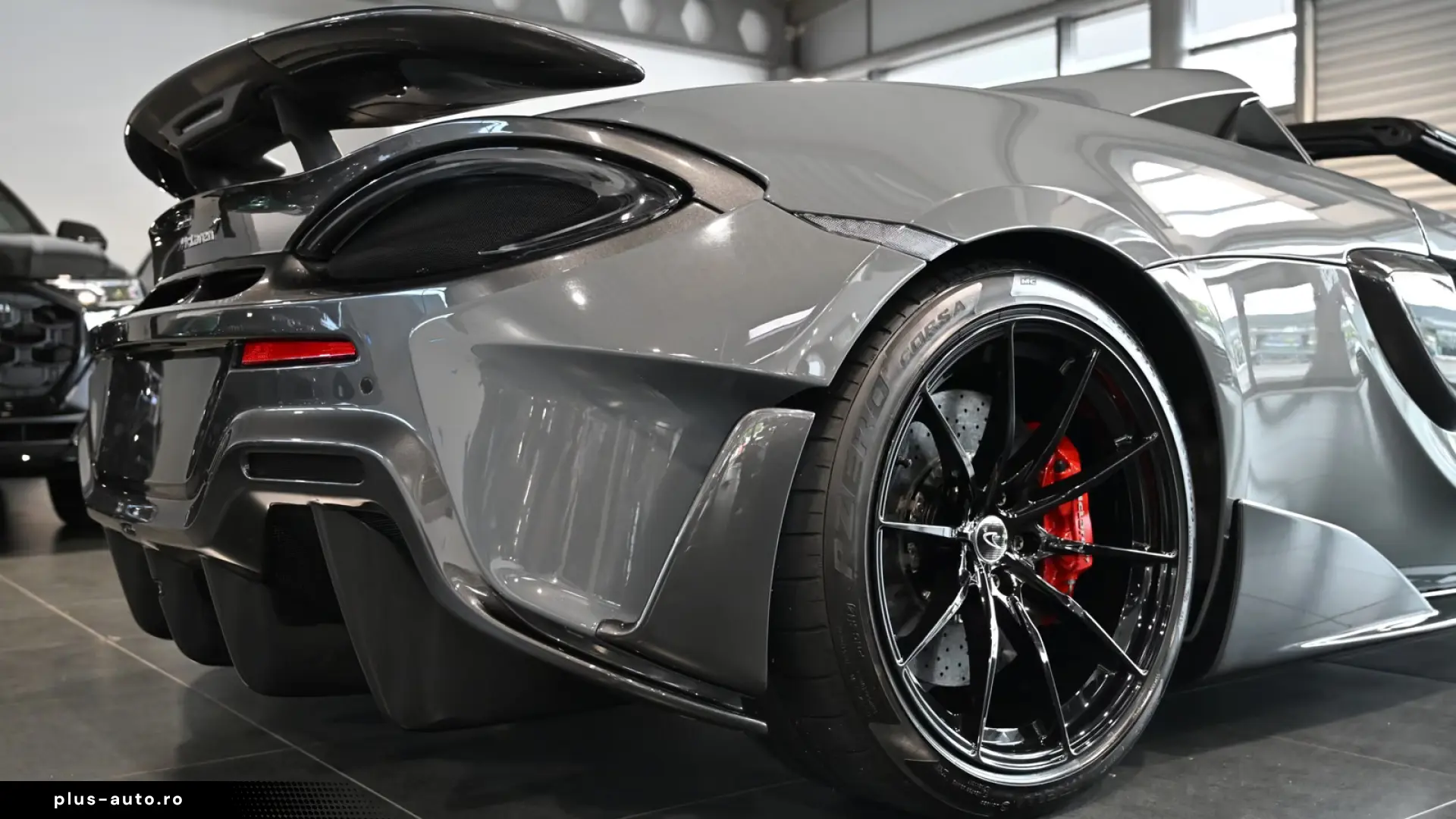 McLaren 600LT Spider MSO Clubsport Senna Seats Lift
