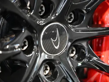 McLaren 600LT Spider MSO Clubsport Senna Seats Lift