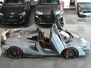 McLaren 600LT Spider MSO Clubsport Senna Seats Lift