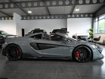 McLaren 600LT Spider MSO Clubsport Senna Seats Lift