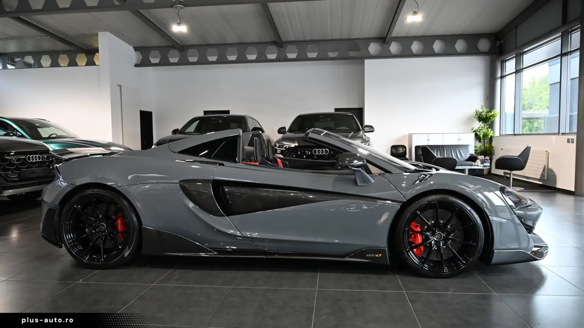 McLaren 600LT Spider MSO Clubsport Senna Seats Lift