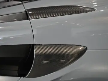 McLaren 600LT Spider MSO Clubsport Senna Seats Lift