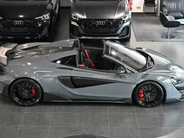 McLaren 600LT Spider MSO Clubsport Senna Seats Lift