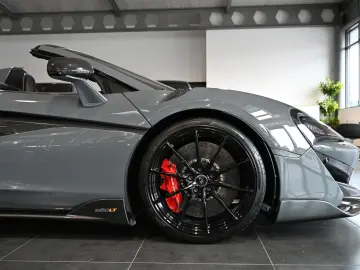McLaren 600LT Spider MSO Clubsport Senna Seats Lift