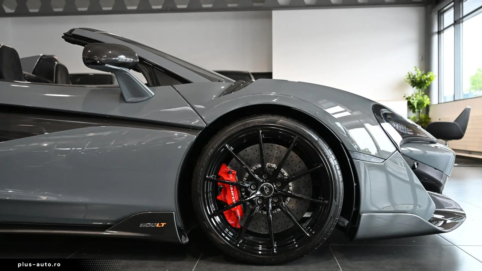McLaren 600LT Spider MSO Clubsport Senna Seats Lift