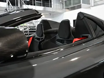 McLaren 600LT Spider MSO Clubsport Senna Seats Lift