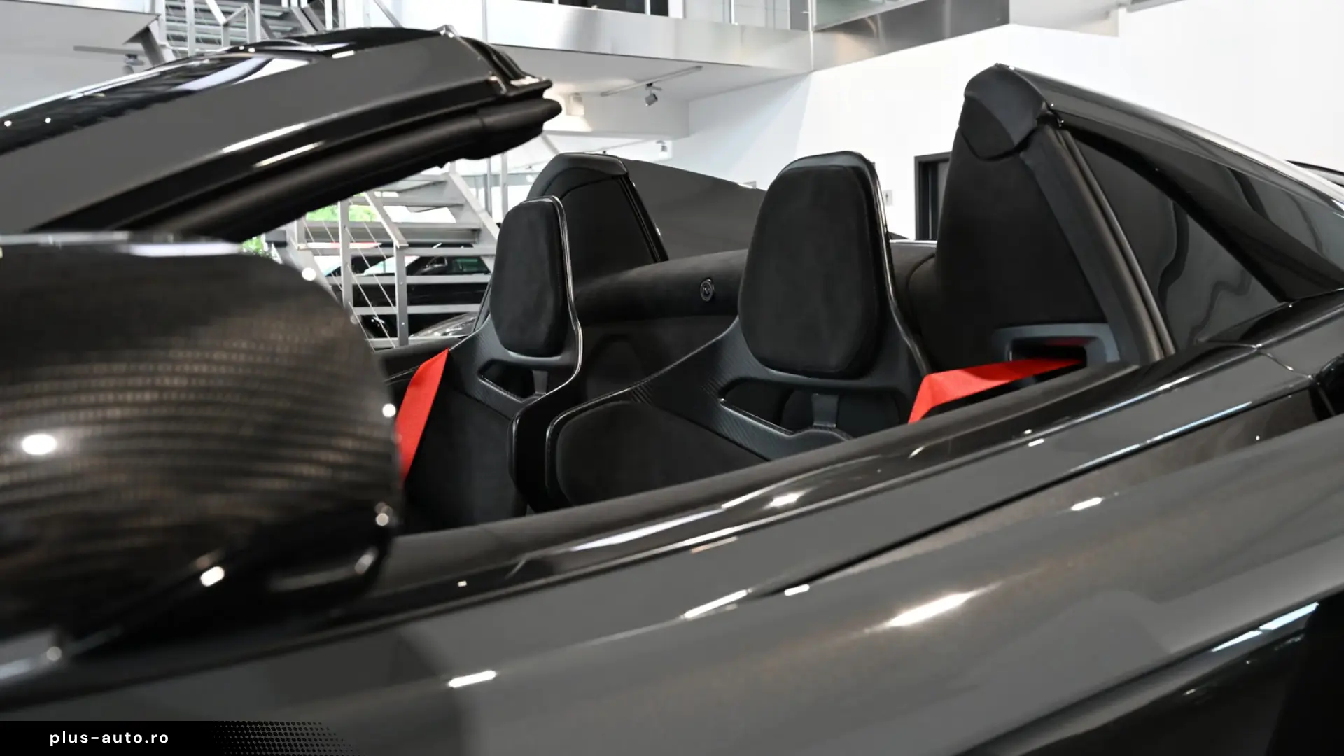McLaren 600LT Spider MSO Clubsport Senna Seats Lift