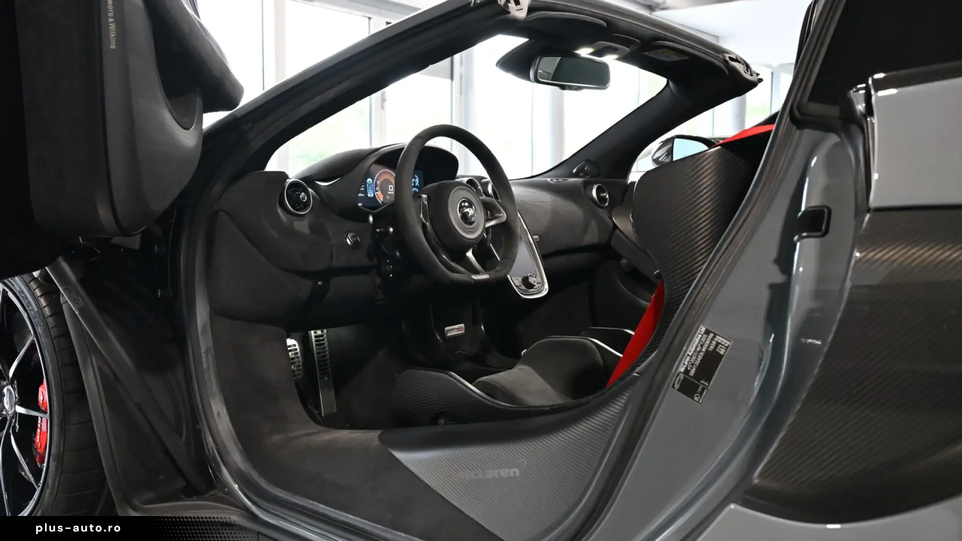 McLaren 600LT Spider MSO Clubsport Senna Seats Lift
